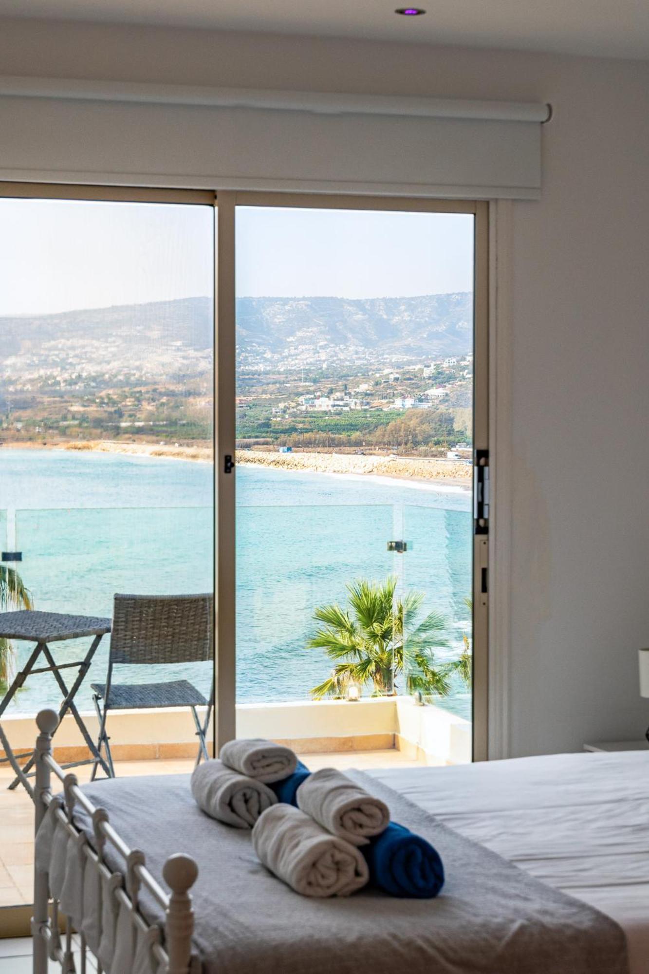 Beach Front Villa Mer Blu By Ezoria Villas Coral Bay Exterior photo