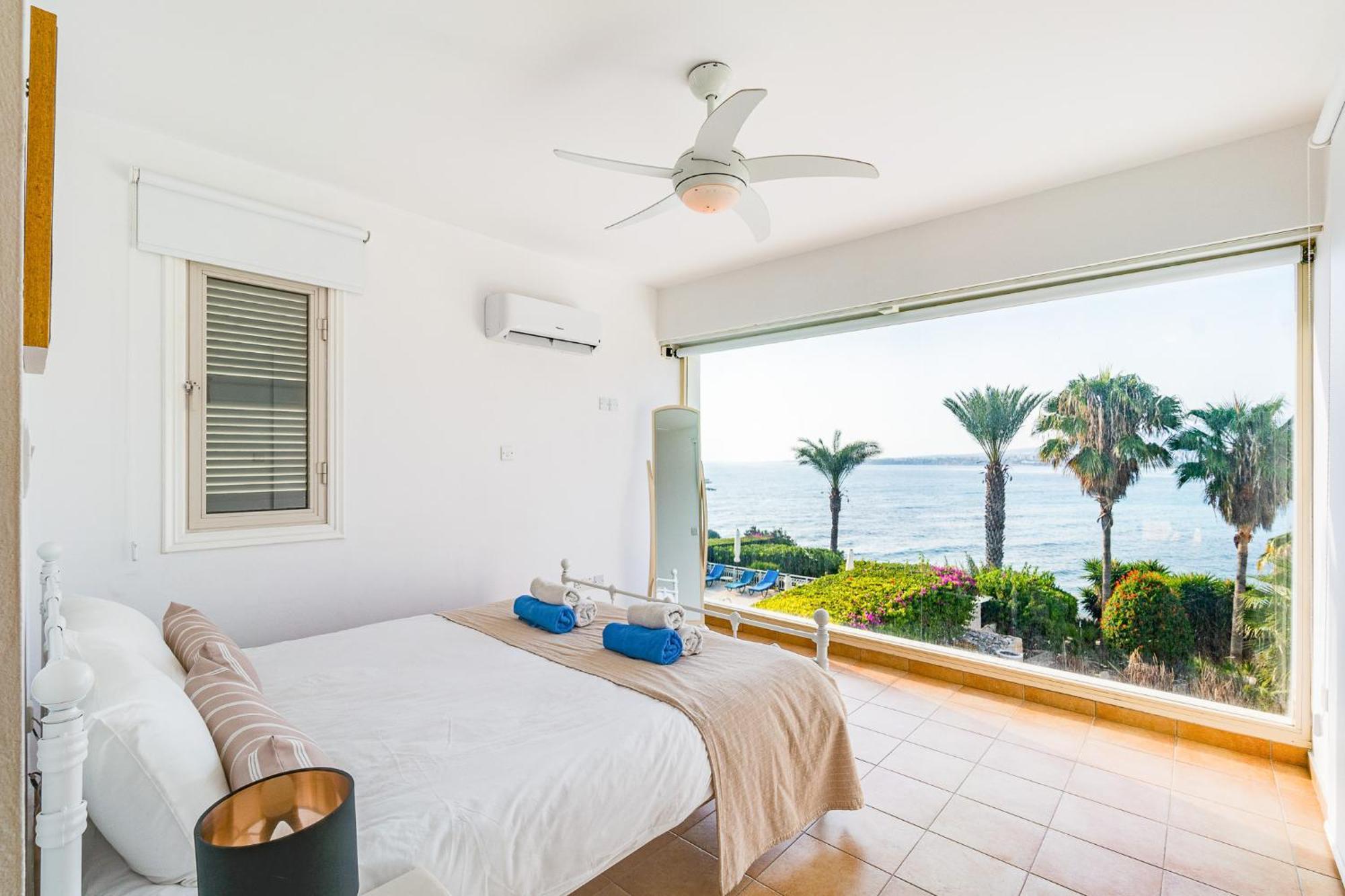 Beach Front Villa Mer Blu By Ezoria Villas Coral Bay Exterior photo