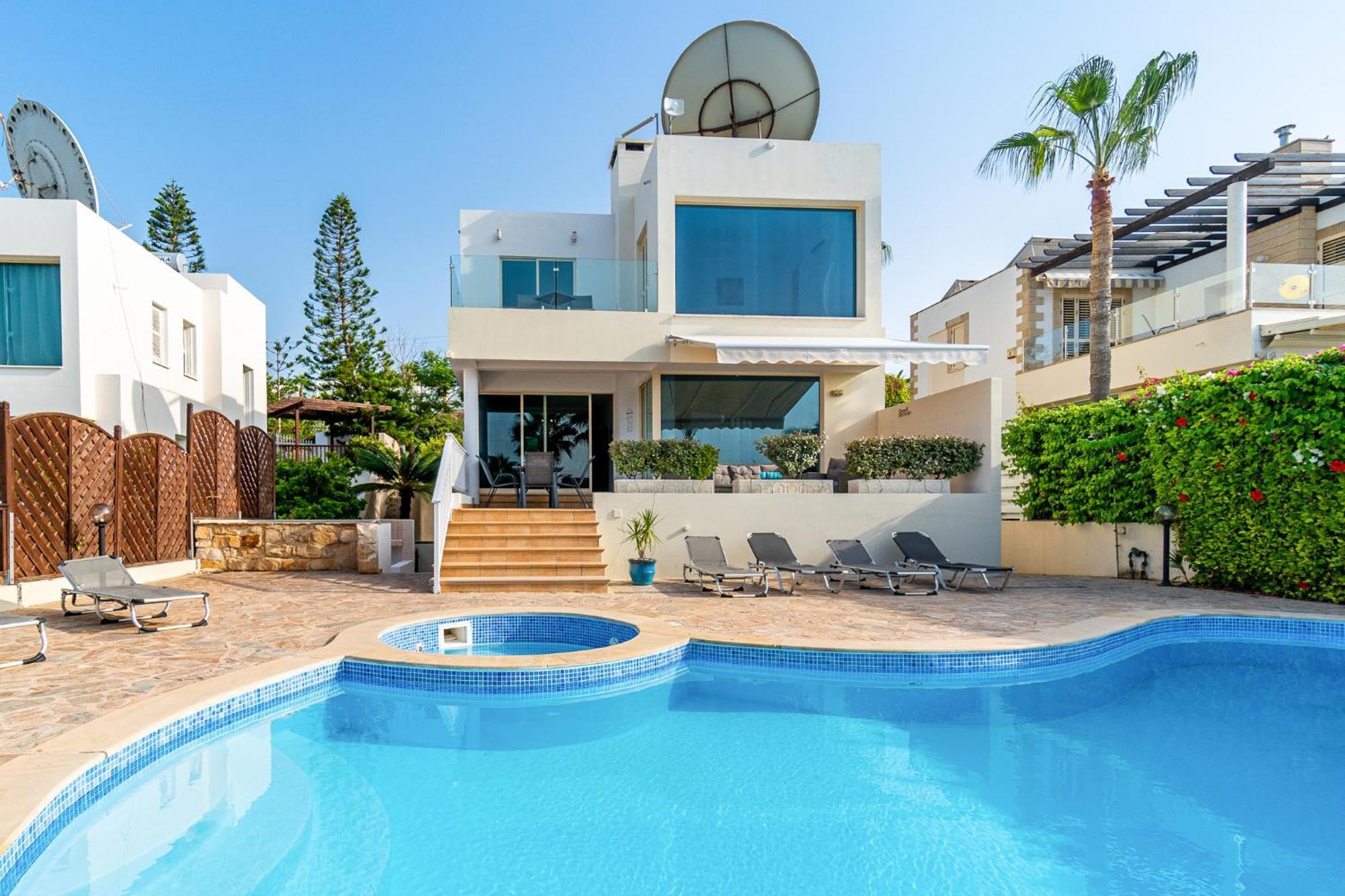 Beach Front Villa Mer Blu By Ezoria Villas Coral Bay Exterior photo
